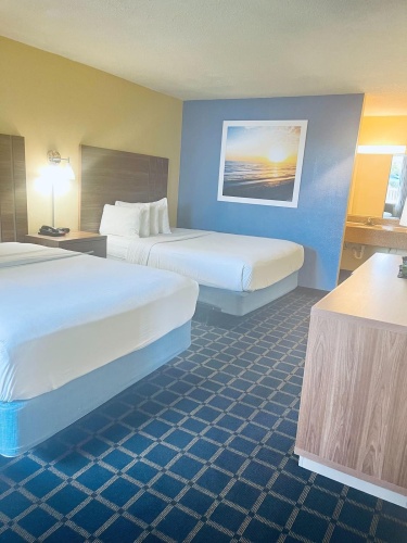 Deluxe Twin room with pool view