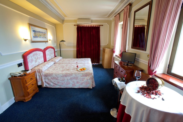 Superior Views to the Wall Double room