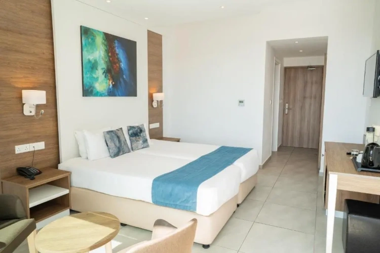 Twin room with inland view