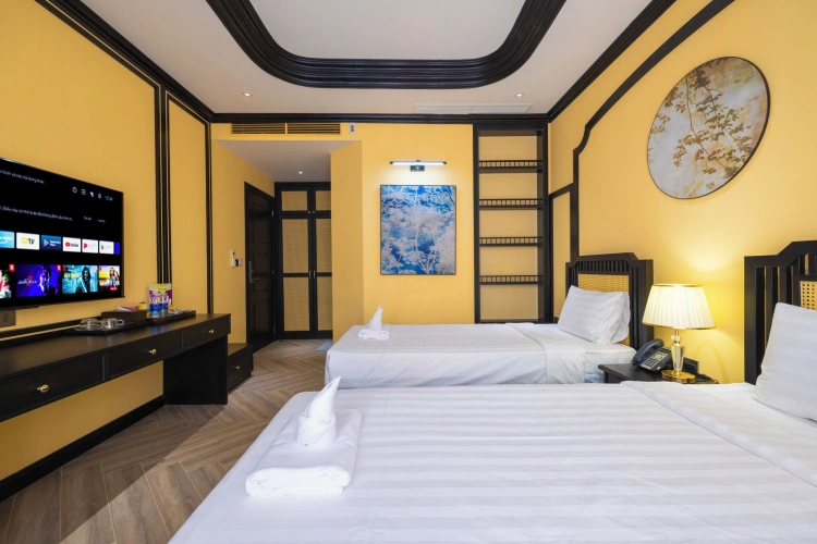 Classic Twin room with city view