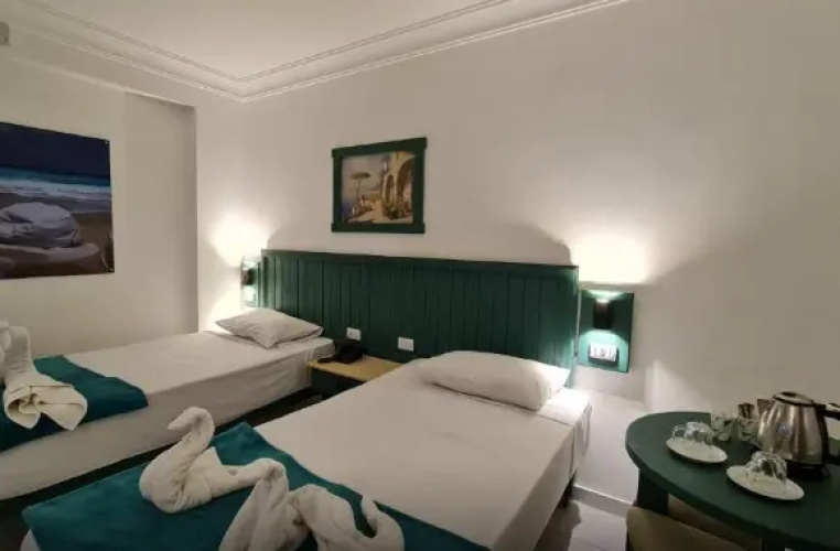 Direct Pool Access Twin room