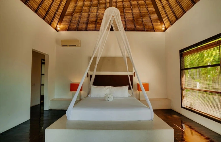 5 Bedrooms Villa