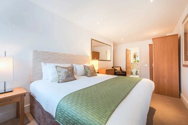 2 Bedrooms Apartment with Limited View