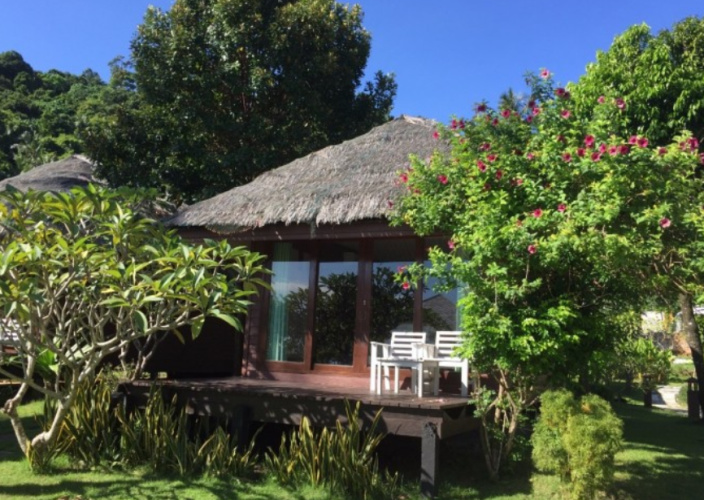 Bungalow with garden view