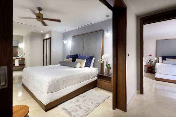 Signature Double Suite with panoramic ocean view