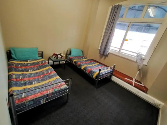 Surf 'N' Snow Backpackers - Hostel