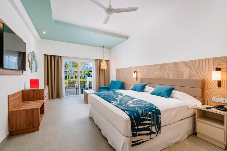 Swim-Up Double room