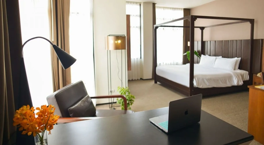 Corner Suite