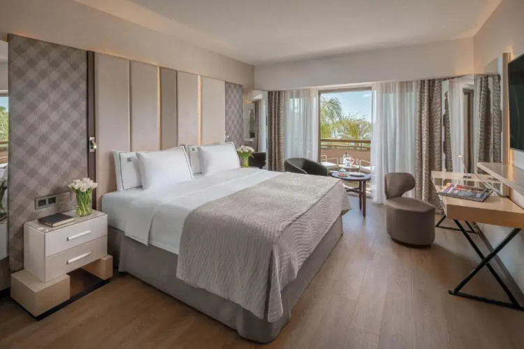 Four Seasons Hotel