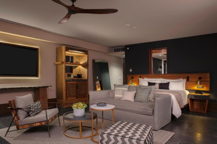 Paramount Preferred Club Double Suite with ocean view