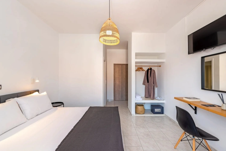 Double room with partial sea view