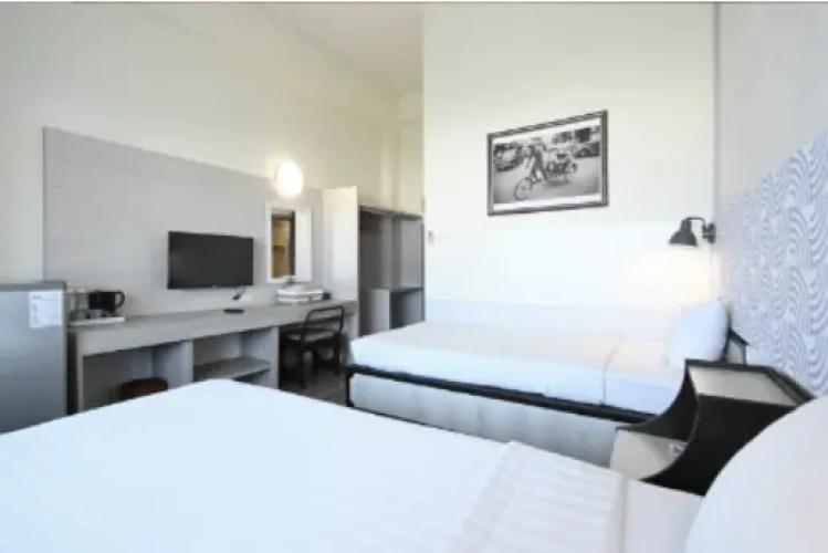 Premier Deluxe With Shower Twin room