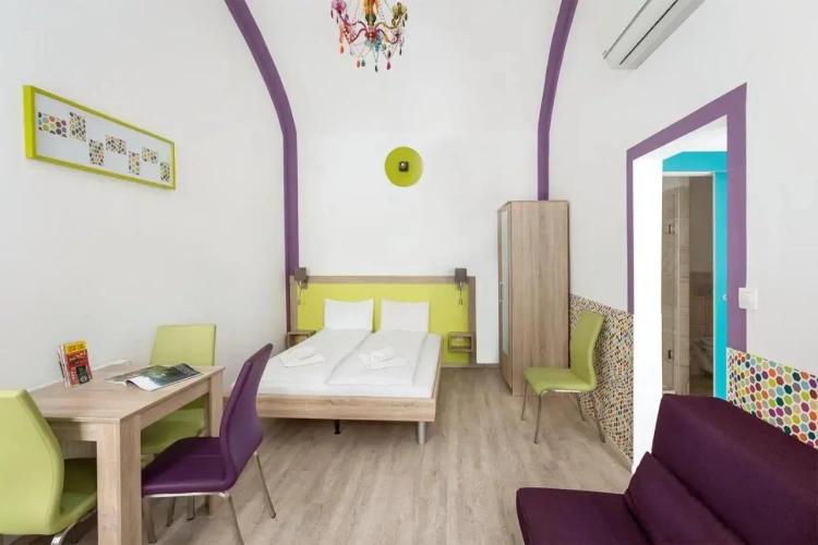 Large Double Ground Floor Studio