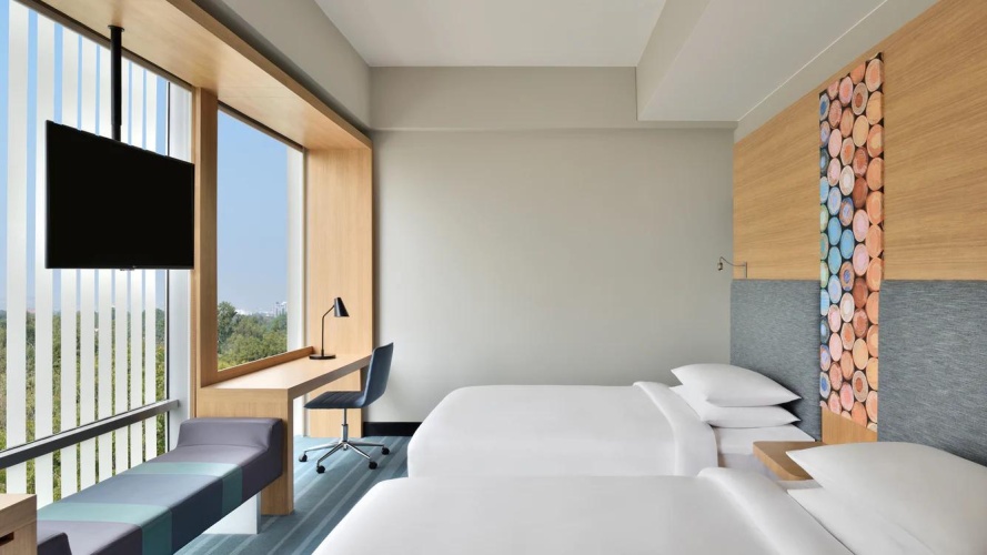 Aloft Twin room