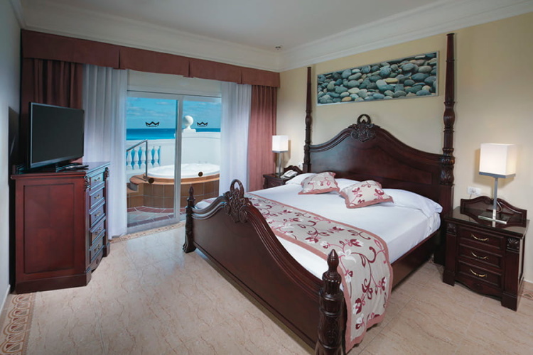 Jacuzzi Double Suite with sea view