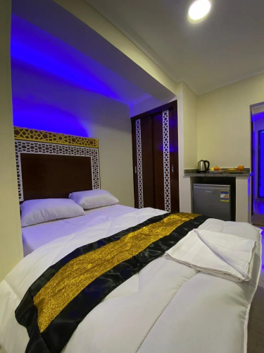 Pyramids Height Inn