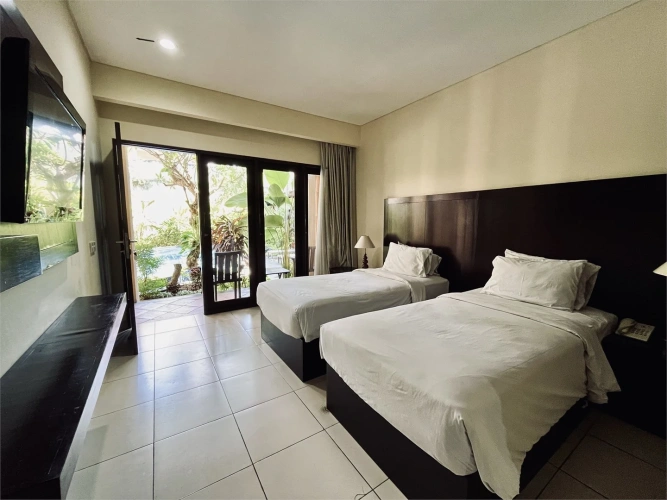 Deluxe Pool Access Twin room