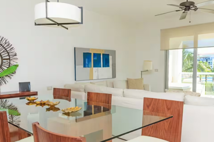 2 Bedrooms Luxury Condo with pool view