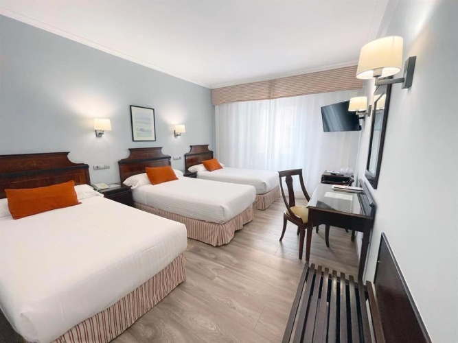 Standard Triple room