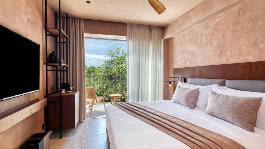 Tropical Double Retreat Guest Room with balcony and with mountain view
