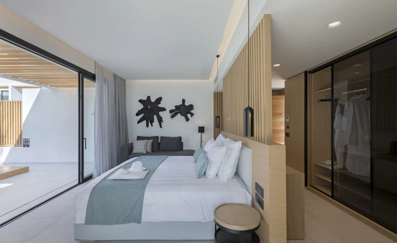 Premium Swim-Up Double Suite