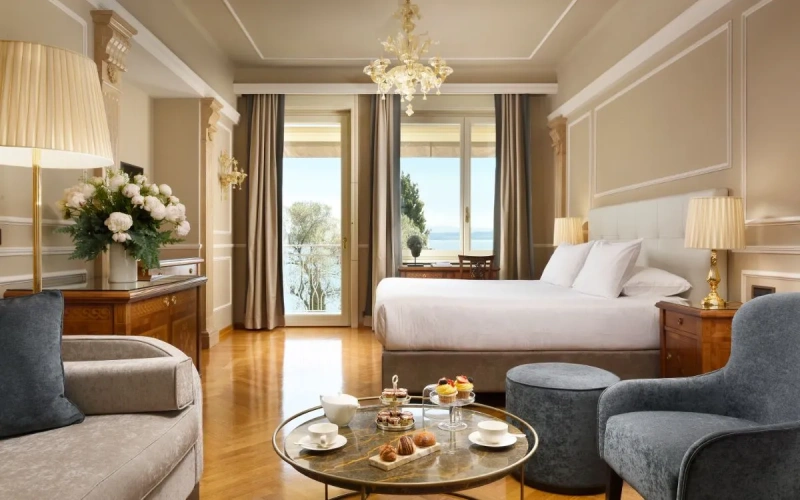 Double Junior Suite with balcony and with lake view