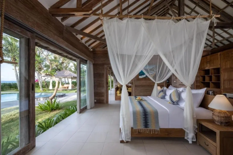 3 Bedrooms Presidential Sextuple Villa beachfront