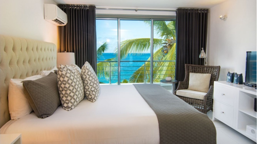 3 Bedrooms Sextuple Suite with balcony and oceanfront