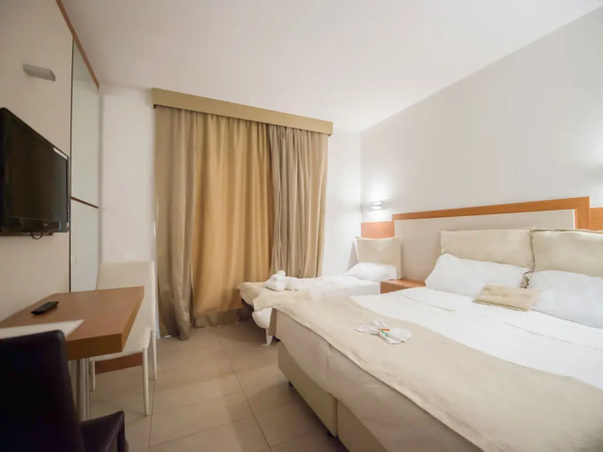 Standard Triple room with balcony
