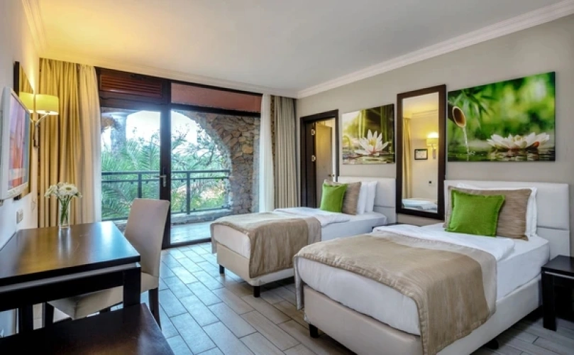 2 Bedrooms Family Quadruple room with garden view