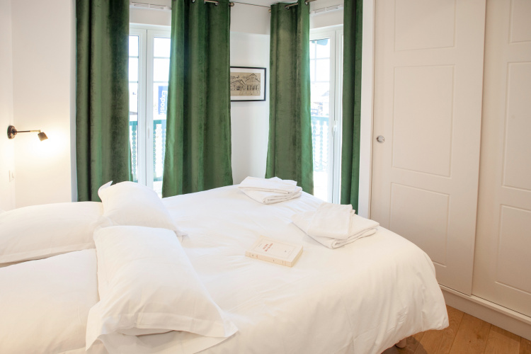 4 Bedrooms Quintuple Apartment with garden view