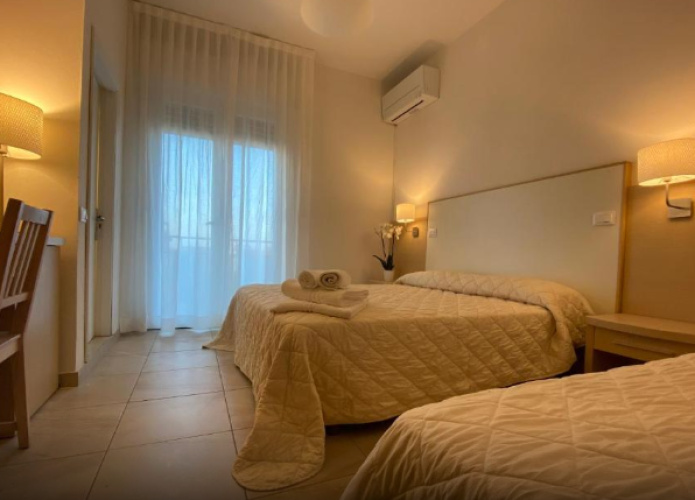 Triple room with partial sea view