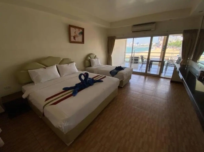 Deluxe Triple room with balcony and with sea view