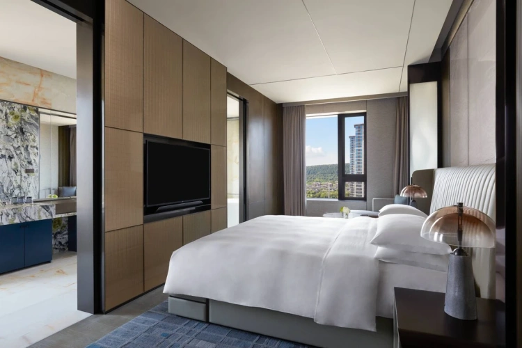 Larger M Club Level Double Suite