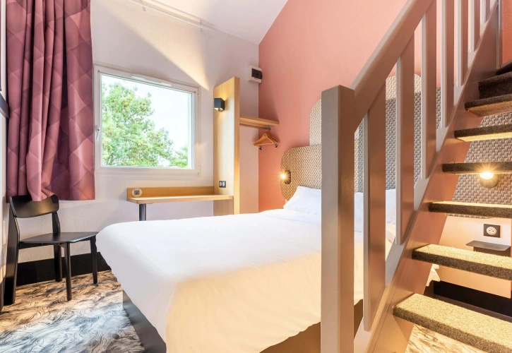 Quadruple Mezzanine room
