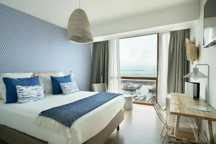 Vincci Puertochico Hotel