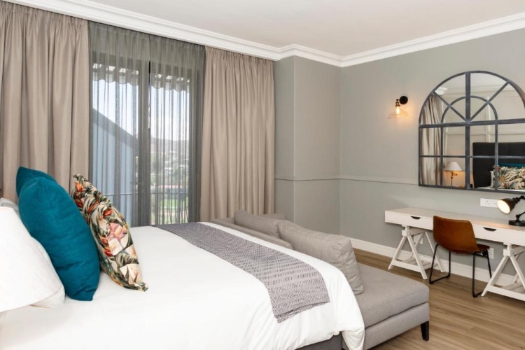 With Bath Courtyard Upper Level Double room