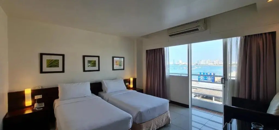 Superior Twin room with sea view