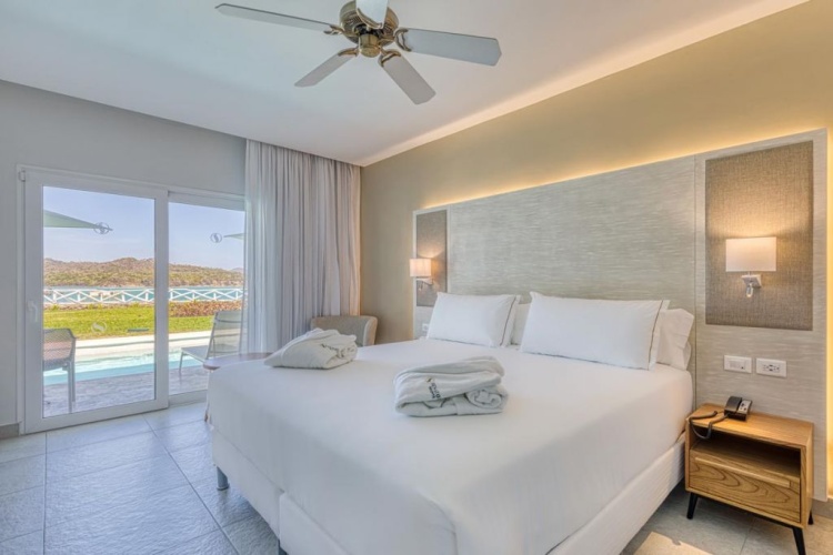 Luxury Swim Up Double Senator Suite with ocean view