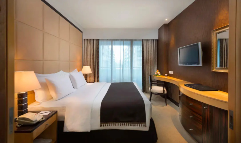 Classic Double Studio — Twin Beds