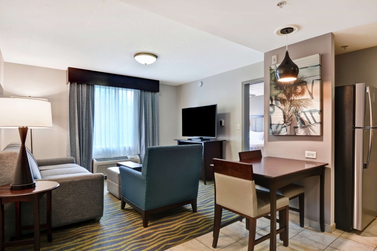 Mobility/Hearing Access Double Suite