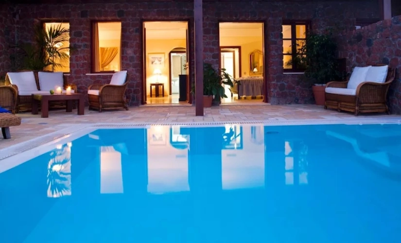Superior Private Pool Quadruple Suite Cliff Edge Caldera Sea View