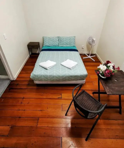 Surf 'N' Snow Backpackers - Hostel