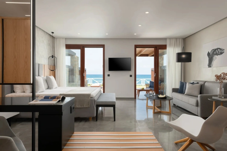Private Pool Double Junior Suite seafront