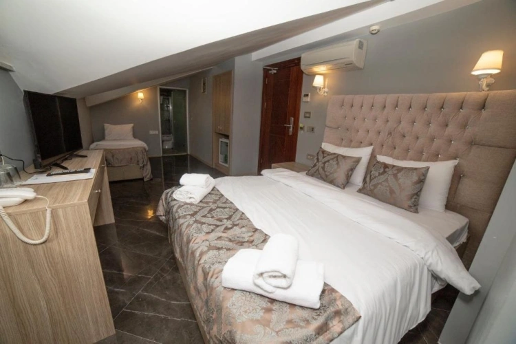 Family Quadruple Basement room