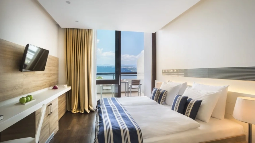 Superior with Additional Bed Double room with sea view