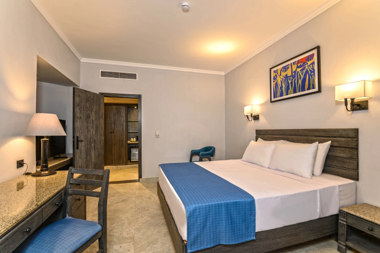 Invidia Coral Beach Tiran