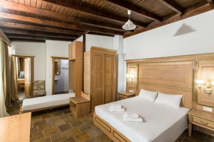 Family Suite with pool view