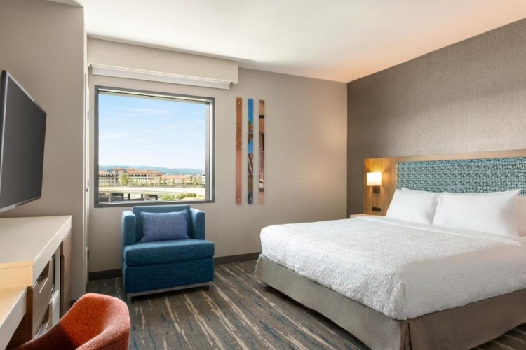 Hampton Inn & Suites San Mateo-San Francisco Airport photo 7