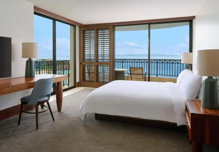 Royal Lahaina Resort & Bungalows
